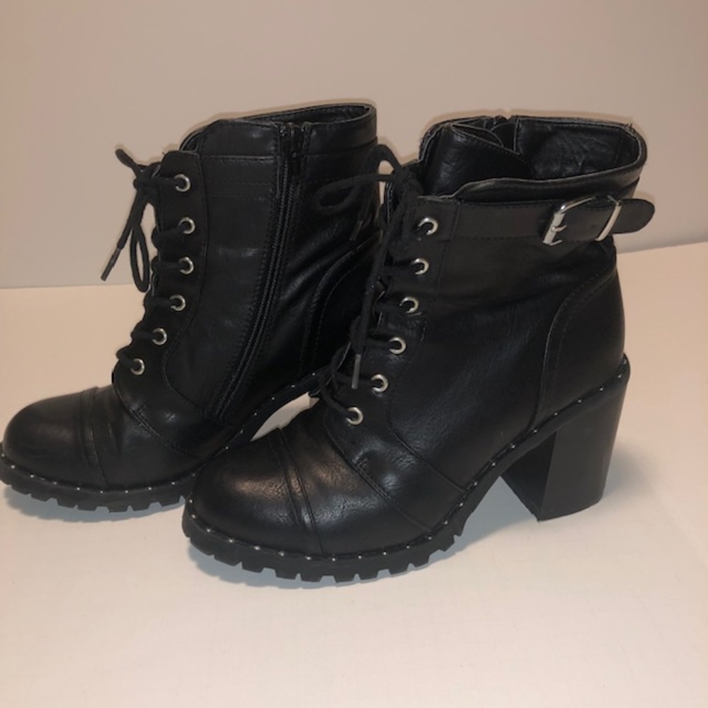 Ladies Diba ankle boots